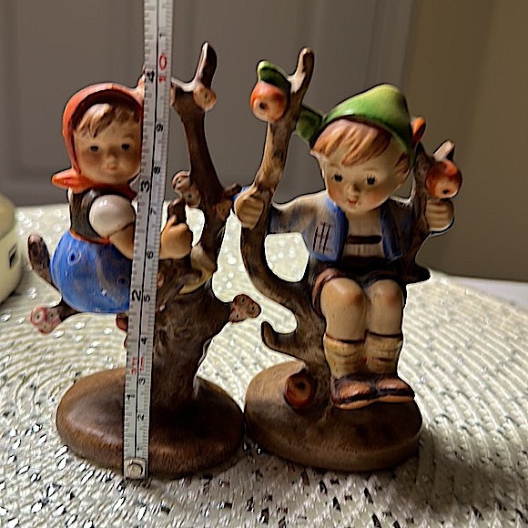 VINTAGE M.I. Hummel “Apple Tree Boy” & “Apple Tree Girl” Figurines - Picture 4 of 15